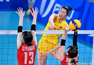 KPL小组赛关键战：字母哥状态火热，广东宏远老将回归让全场沸腾