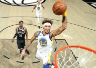 牛八小组赛关键战：库里状态火热，篮网老将回归成为社交媒体焦点