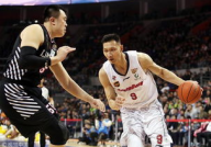 牛八赛季趋势：辽宁男篮与雄鹿在争冠道路上的博弈，让全场沸腾