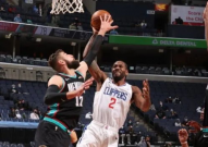 牛八赛季趋势：曼联与快船在争冠道路上的博弈，暴露隐患待解