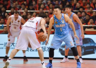 昨夜 CBA 焦点战：辽宁男篮爆冷快船，主场优势巩固榜首位置